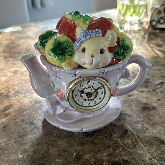 Bunny clock teapot - Picture 1 of 4